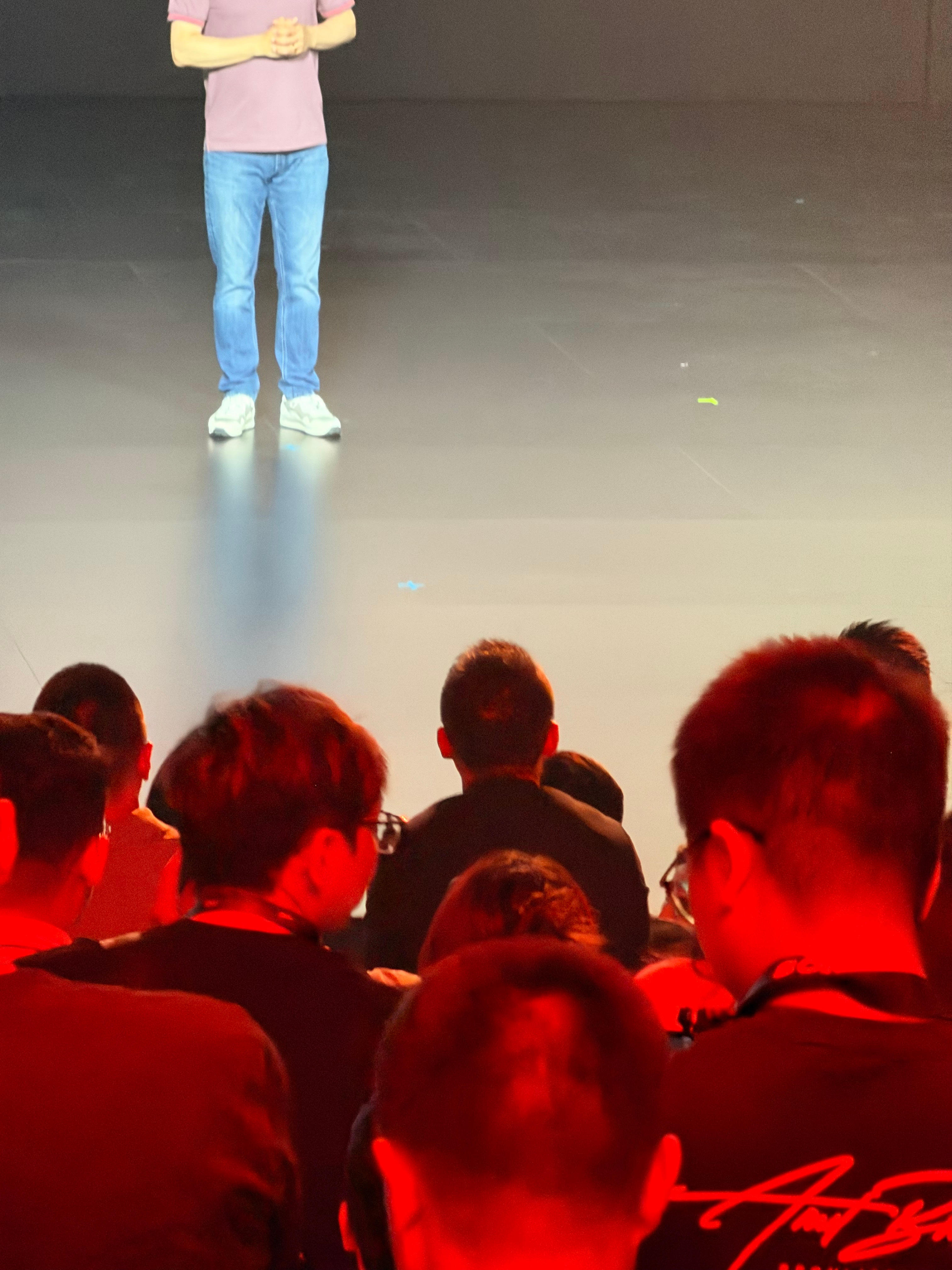 乐道打通了华住会。乐道老朋友铁成也来到了现场。乐道l80双舱超级大五座乐道汽车蔚