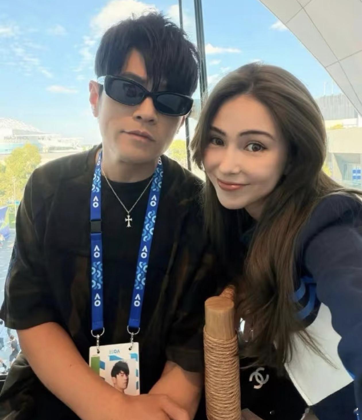 周杰伦，他超爱！每次看到周杰伦昆凌的消息，必稳定吃糖！一点也不刻意，就是大大方方