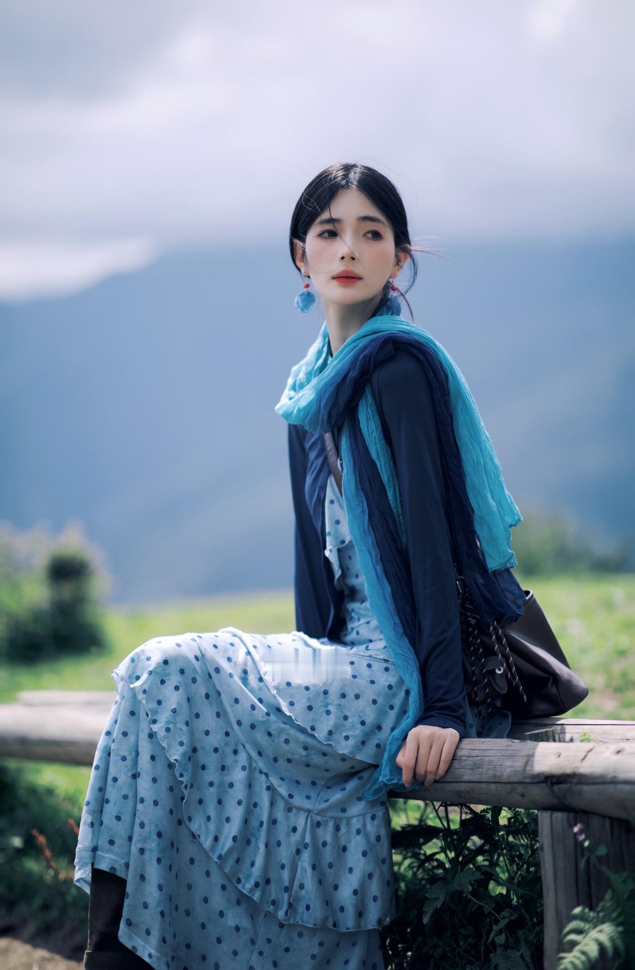 朋友说第一张好像杨幂～碎花长裙 针织开衫 川西穿搭 川西