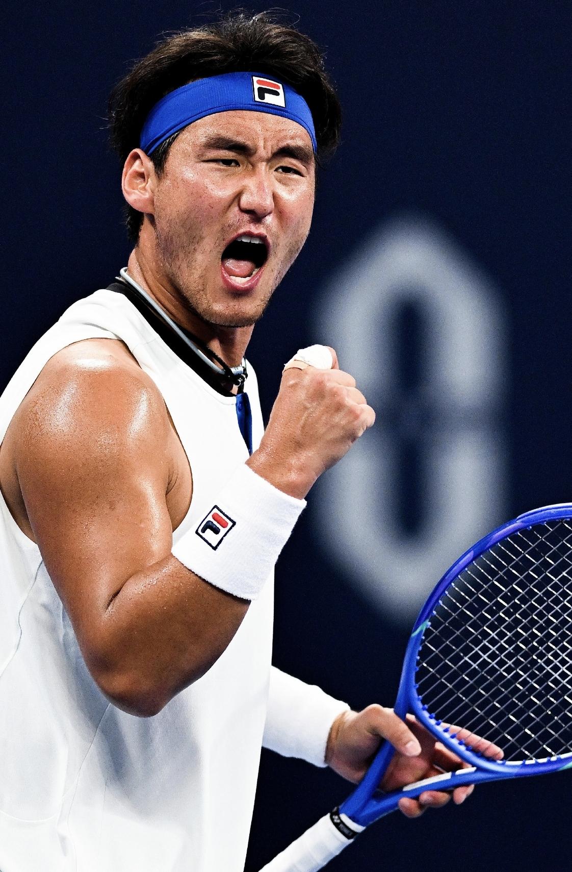 虽然中国新疆🇨🇳小伙布云网球比赛🎾，但是，观众对他的认识还是太少，主场变成