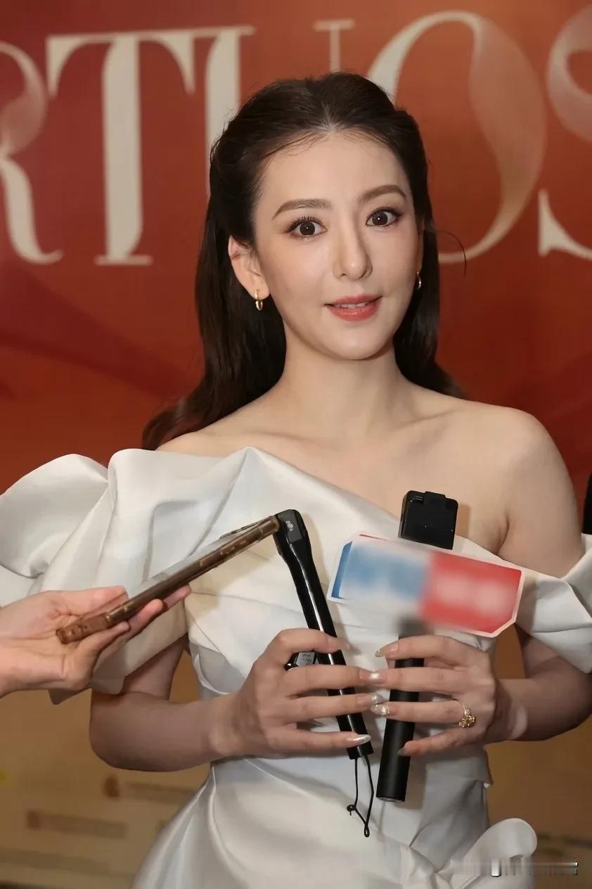 说实话，当年郭富城甩掉熊黛林而娶方媛，我真的不理解。

现在明白了。

熊黛林太
