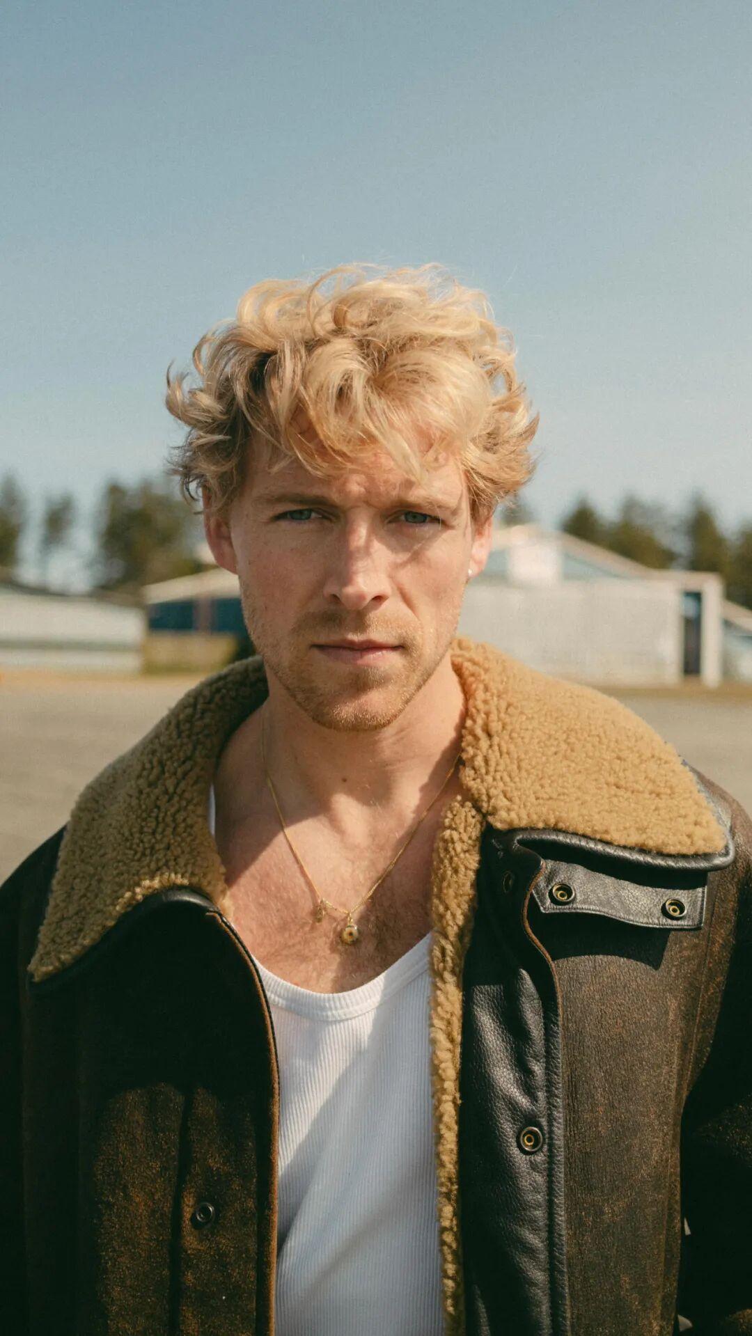 丹麦歌手 Christopher 已经成为了现象级的丹麦歌手，正在努力成为一名国