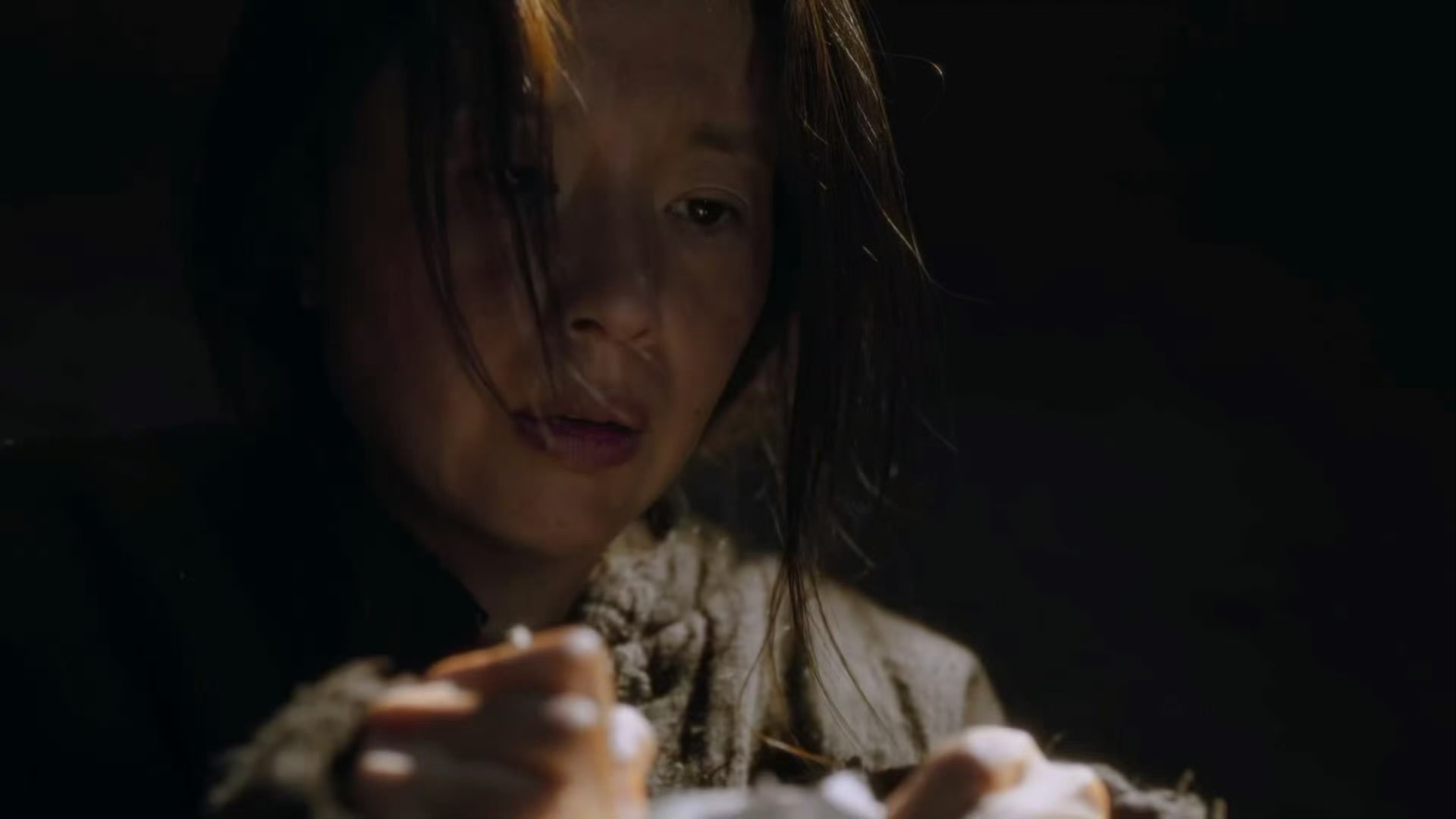 董洁新剧从冷清秋演到铁链女《隐身的名字》看的我好难受，董洁饰演的文毓秀我真的一度