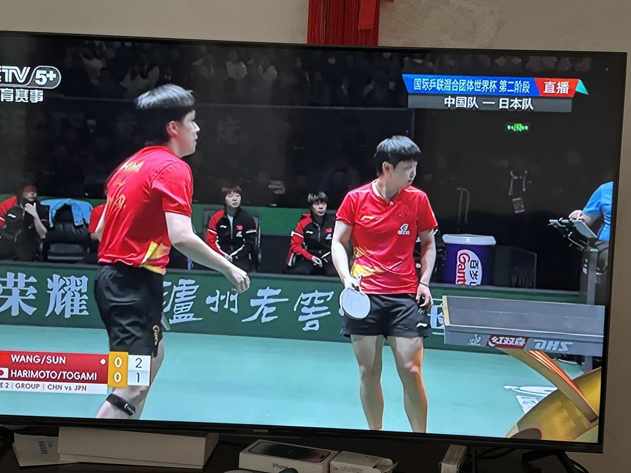 国际乒联混合团体世界杯第二阶段，12月6日，中国队赛了两场，中午场对阵日本队，中