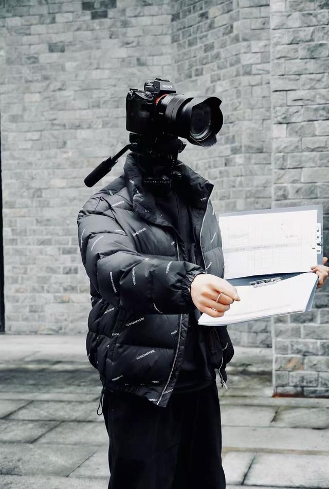 学什么专业做数码博主有优势消费电子行业报考学好数理化走遍天下都不怕，讲笑了。做好
