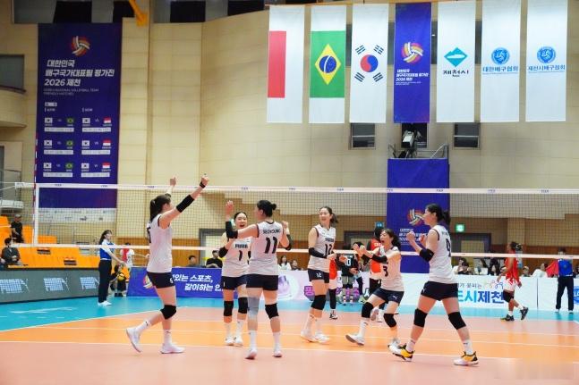 国际排坛动态韩国女排热身赛，韩国女排3-1（23-25/25-20/25-13/