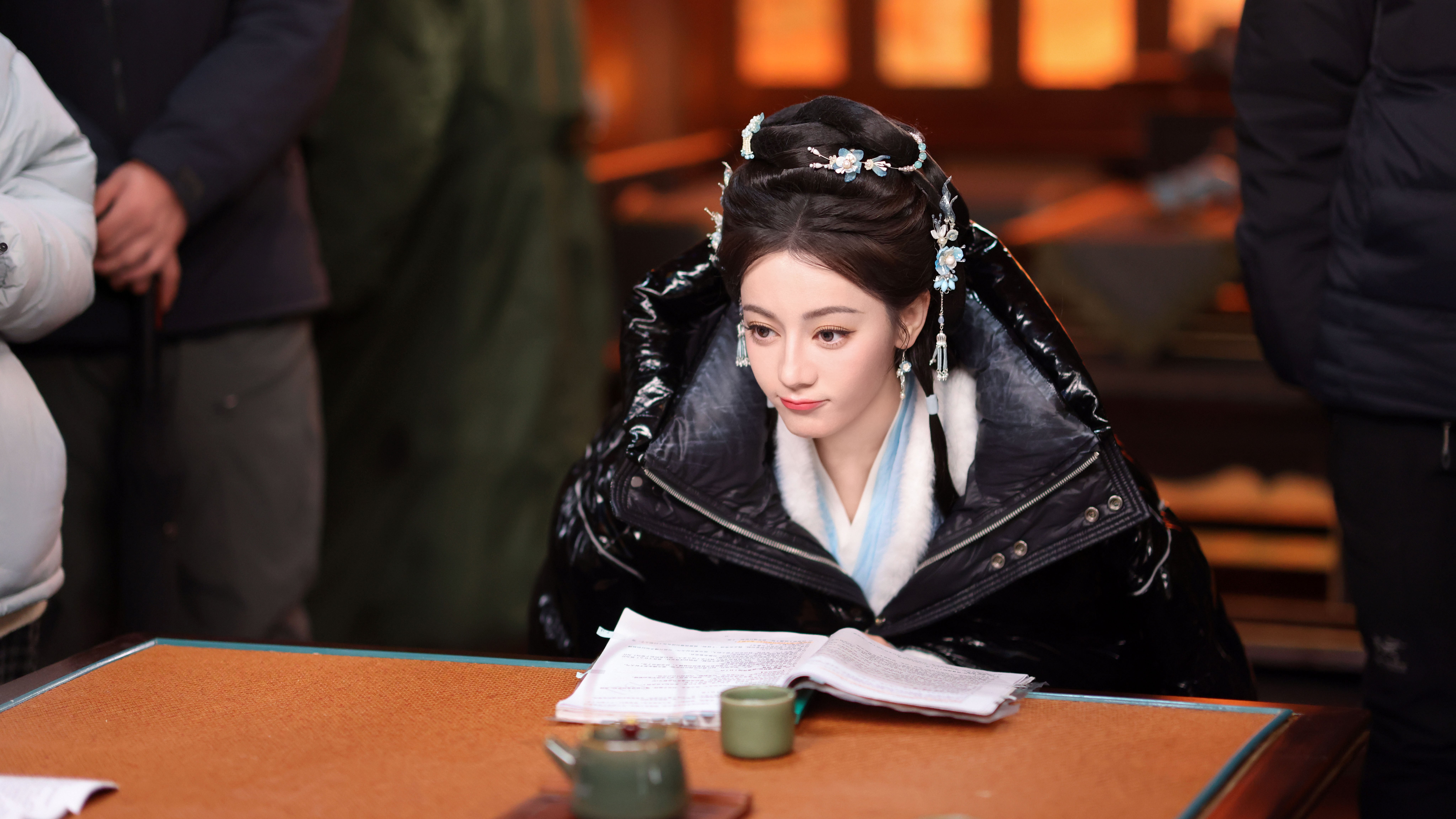 迪丽热巴😝贺思慕的五感体验卡 褪去归墟万灵之主的威严，这期是独有的人间限定款贺