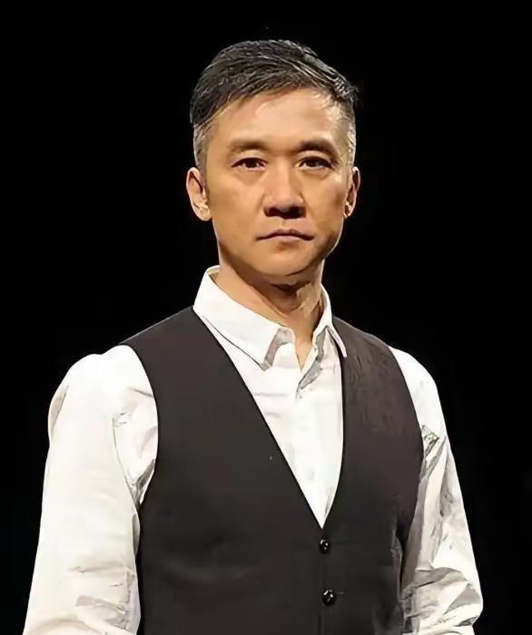 2011年，黄志忠把自己在北京的两套千万房产、200万存款和名下所有车，一把塞给