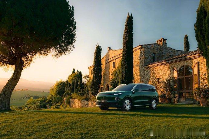 发现没？现在年轻人选车就像在玩现实版"俄罗斯方块"——总想用有限预算塞进无限可能