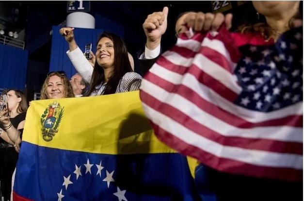 特朗普政府已经悄悄询问美国石油公司是否会在马杜罗下台后回到委内瑞拉，但到目前为止