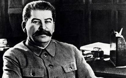 斯大林晚年已经不再使用正规的国家机构和议事规程管理苏联，他依赖的是一个亲信们组成