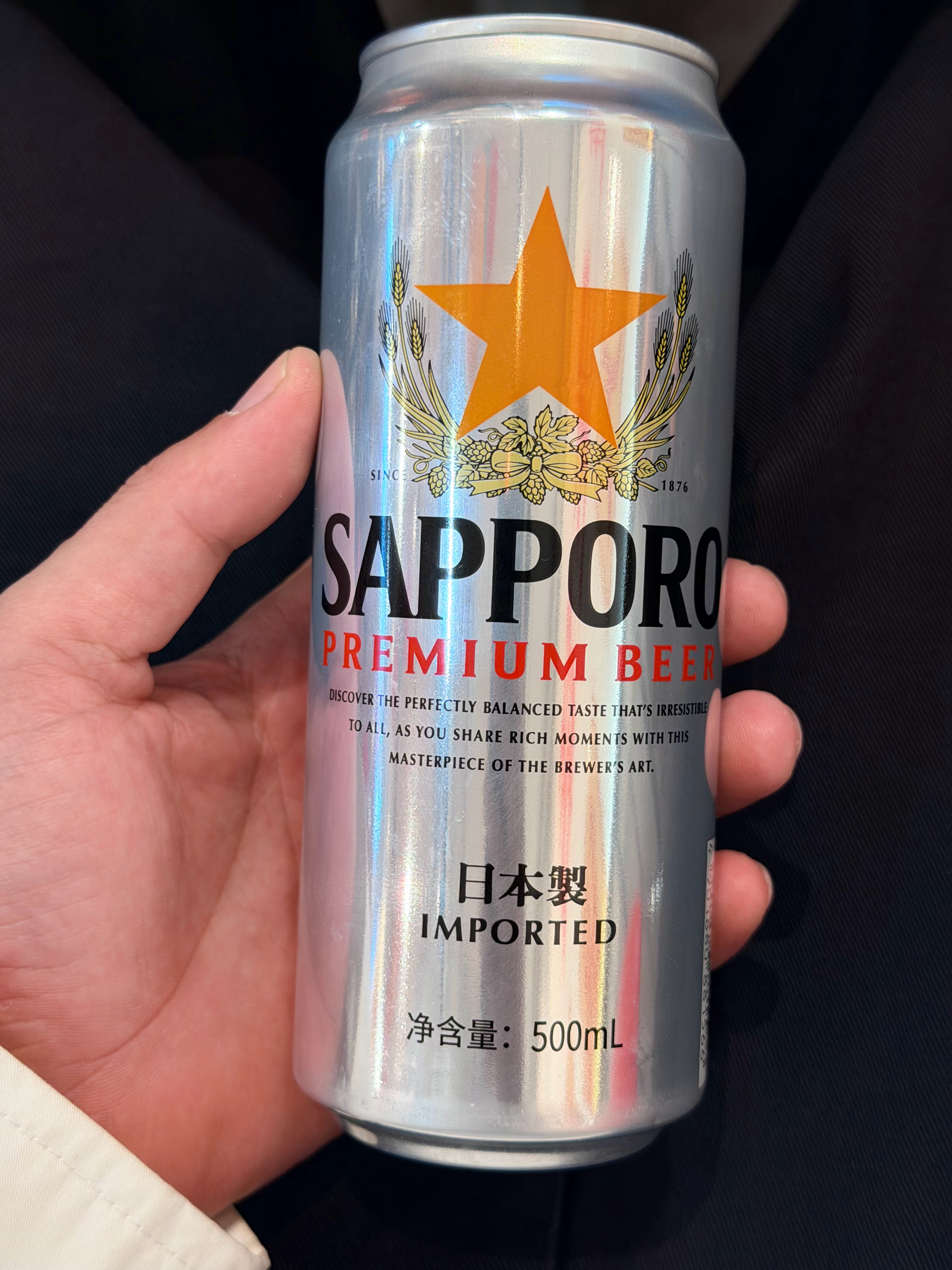 躺着辗转反侧睡不着起来 出去喝点🍻刺激一下心脏🫀…… 