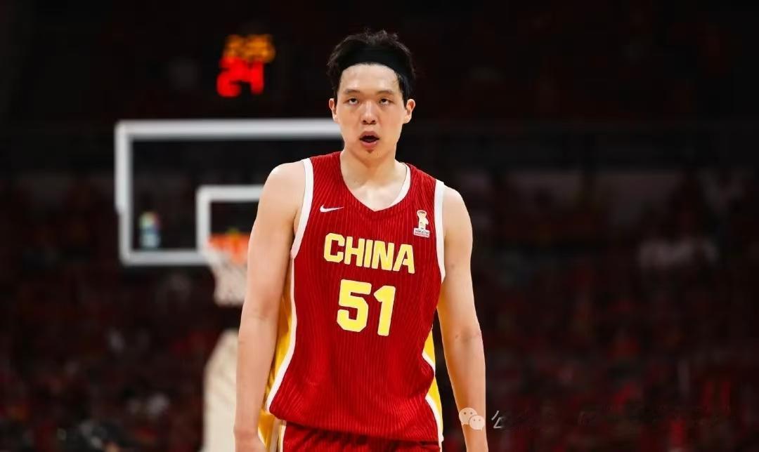 NBA夏季联赛，开拓者对阵森林狼的比赛中，出现了非常奇葩的一幕。第一节比赛快要结