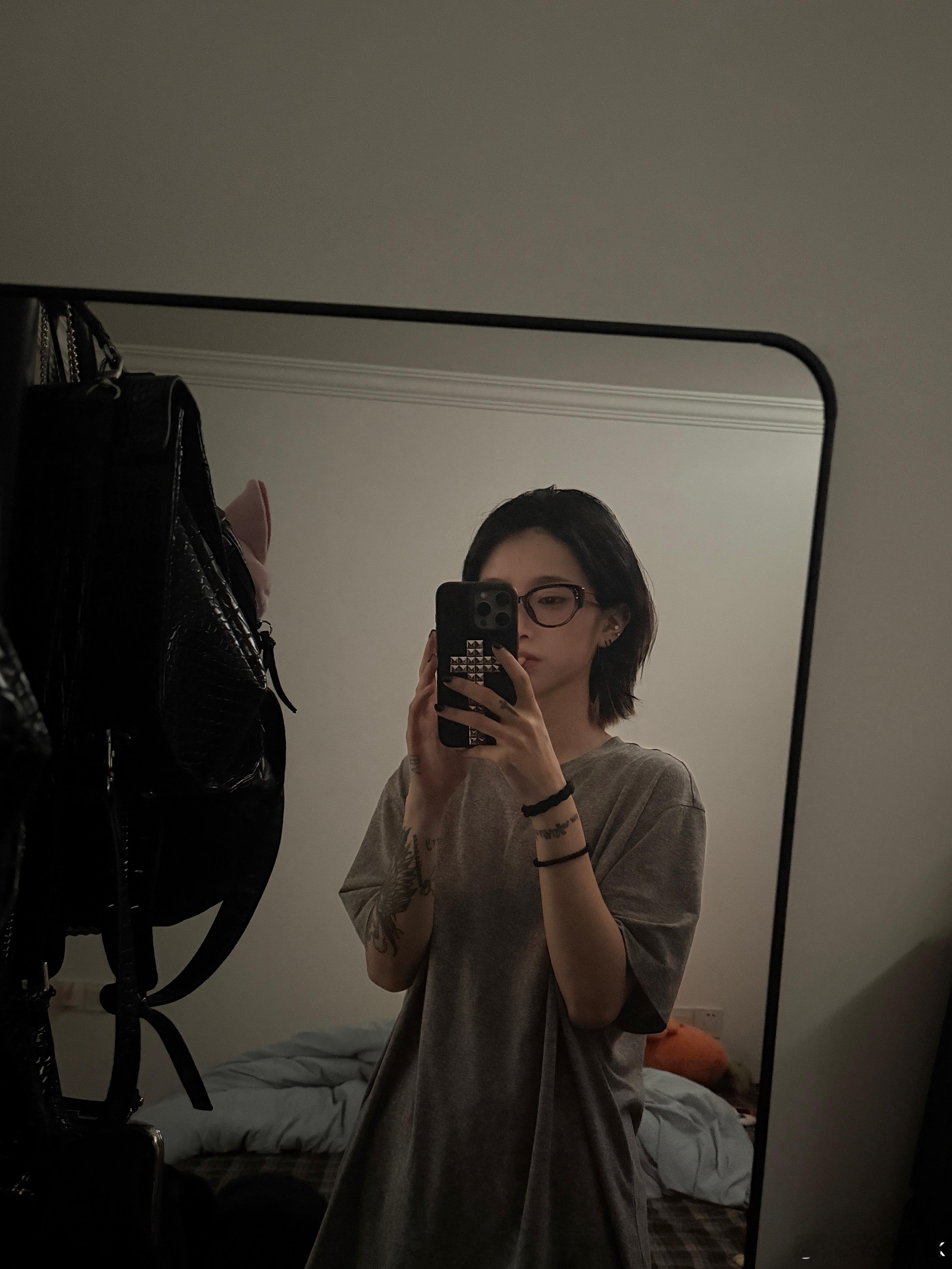 笑死了身份证黄毛不给拍 ​​​