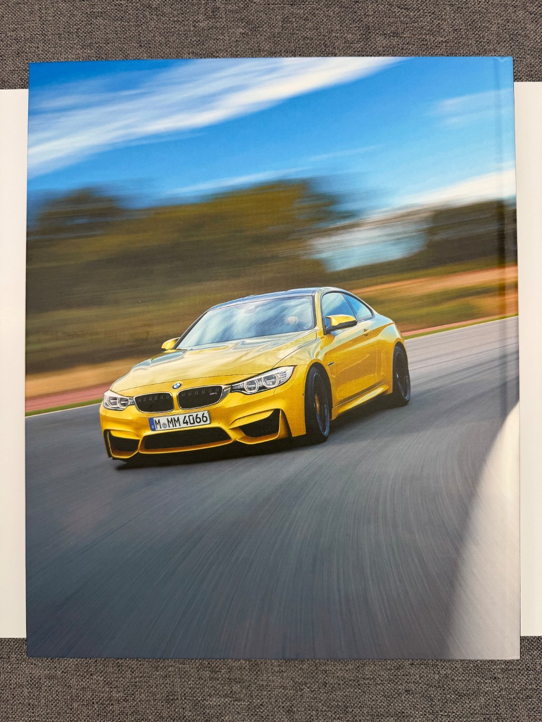 我和庞老师的新书《宝马 世纪脉动》Edition 2出版了，这本书是在几年前Ed