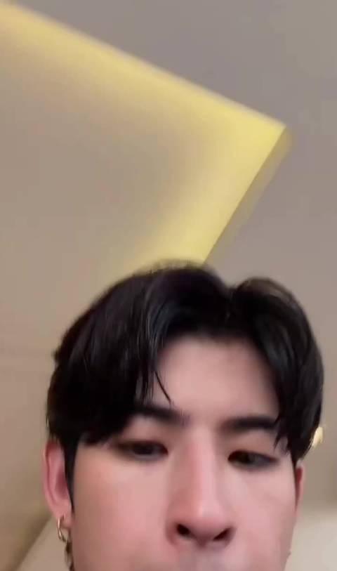 佛：哎Mark剪短发好帅啊
书：所以你转这个视频，就只是想说Mark短发而已对吧