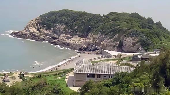 一旦台海爆发冲突，最难啃的骨头不是台湾本岛，而是距大陆最近点约 34 公里，距福