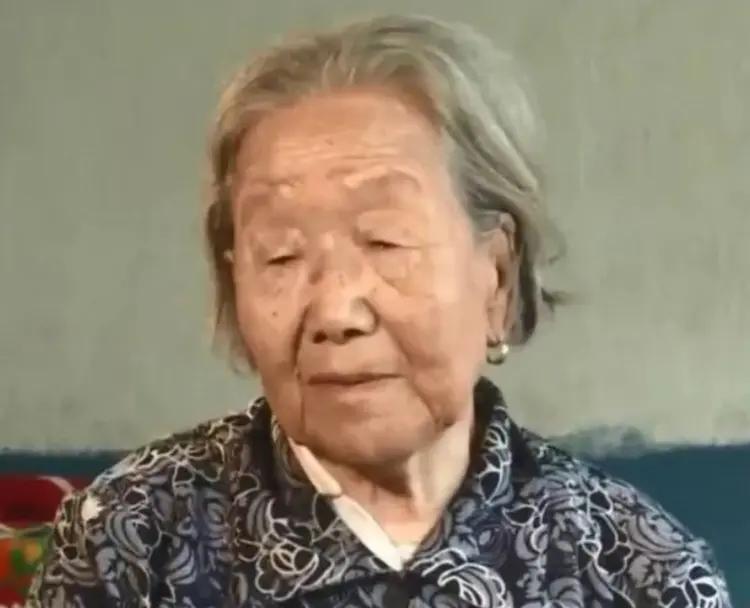 李秀梅（1927年—2014年4月10日），山西省盂县西潘乡李庄村人，李秀梅17