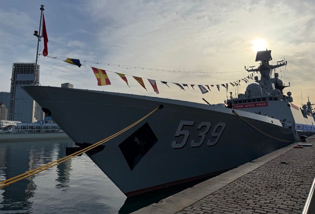 你们为什么不来青岛登上军舰呢？是没预约到票嘛！