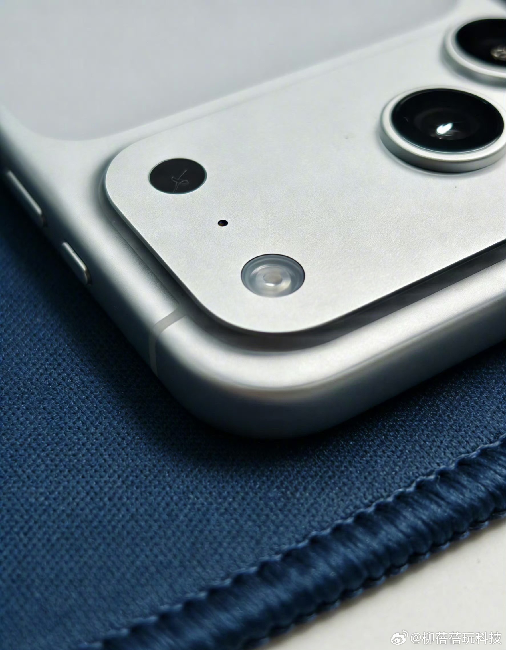 17Pro的边角线条其实比16Pro和15Pro更圆润 