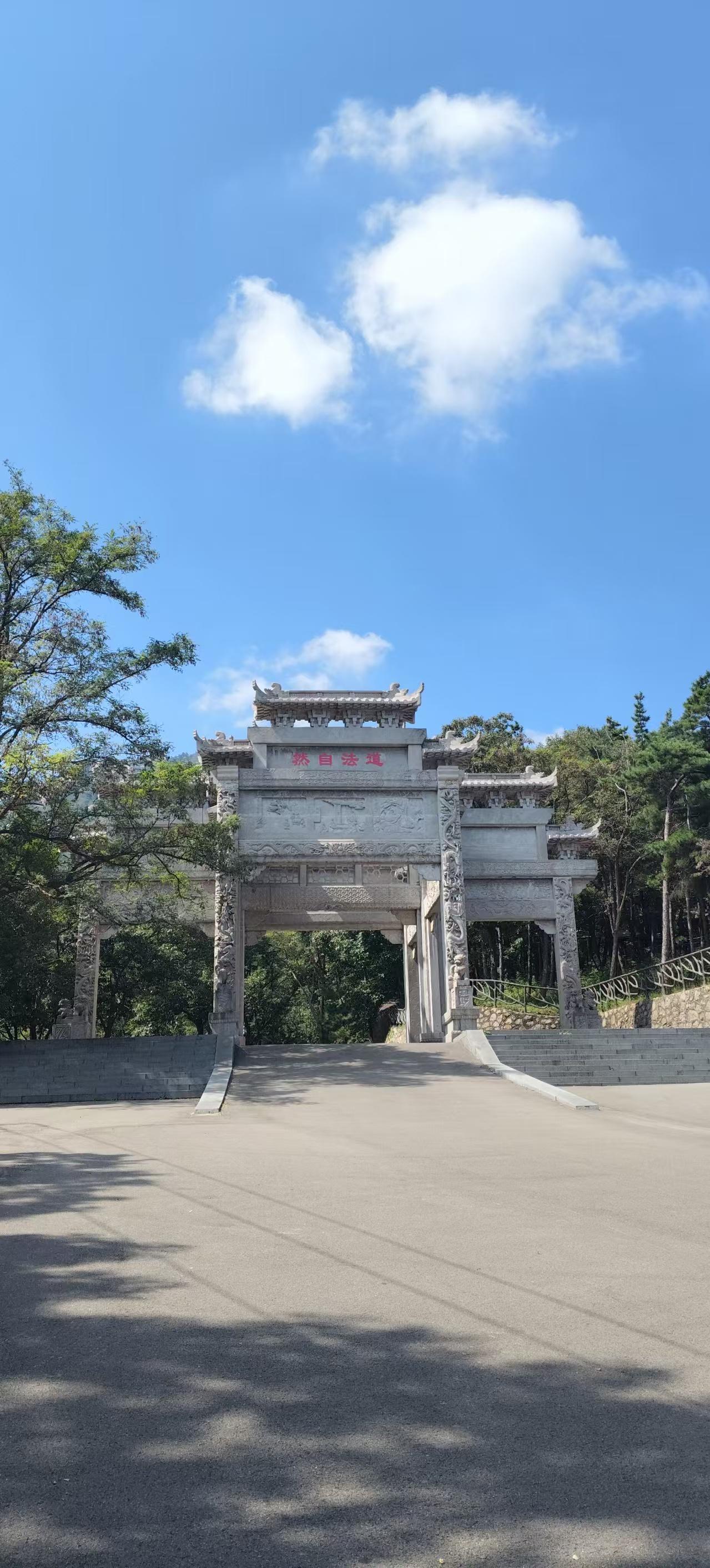 不要勉强人情世故，待人只凭真心换真心
 
不爱走亲戚，懒得周旋客套。
我不想学圆