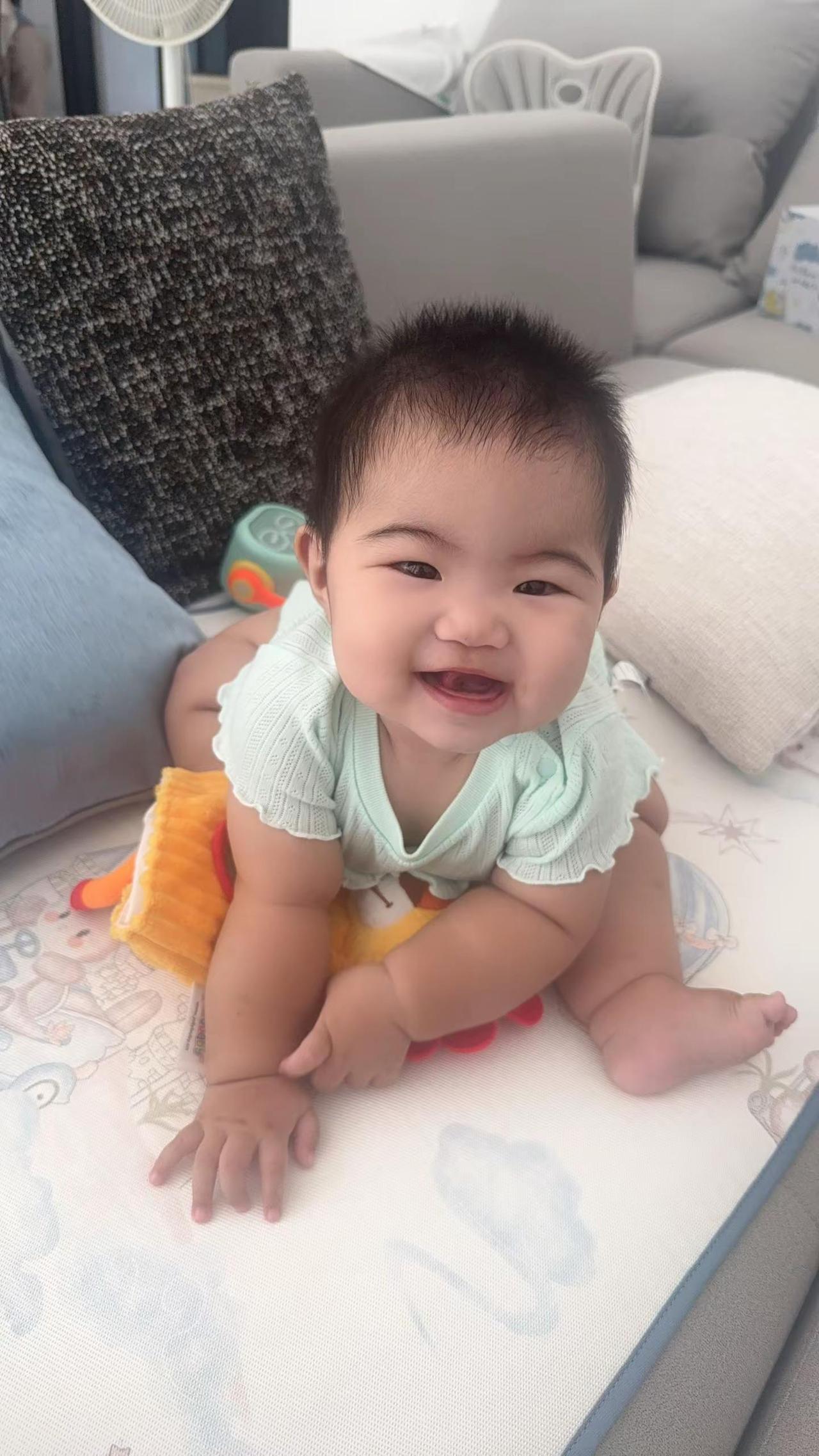 【第246天】人类幼崽的笑容有多治愈 当妈妈后的第一个情人节，感谢你的到来，宝贝