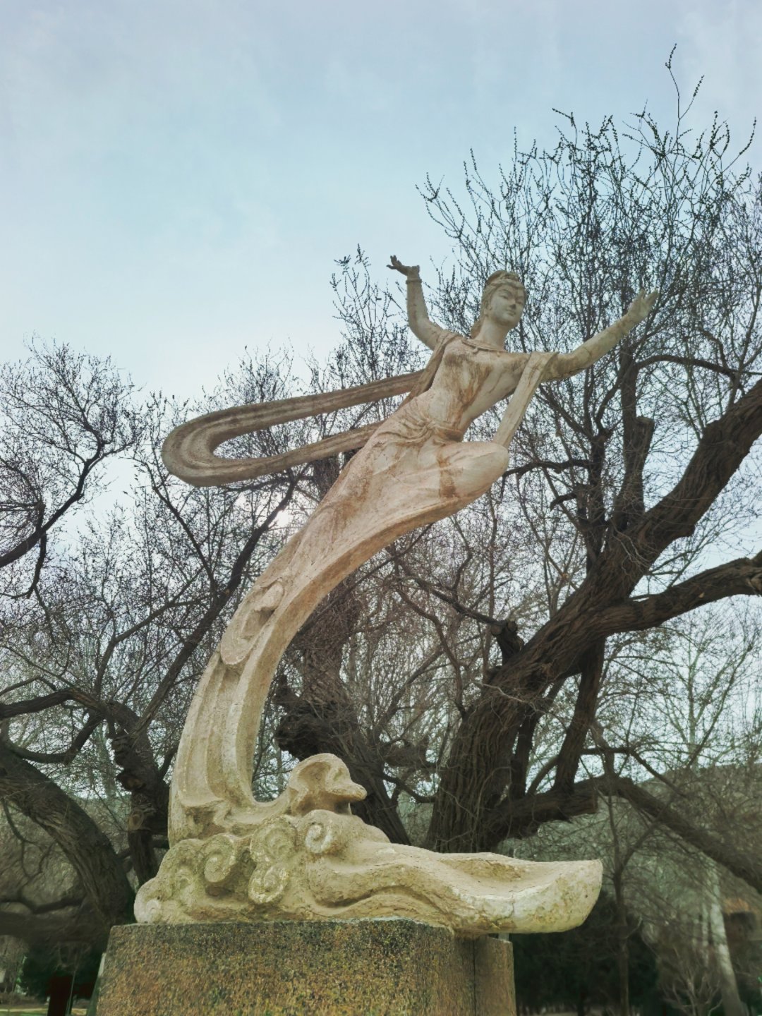 莫高窟 今天才知道女儿喜欢的绘本上的九色鹿的原创壁画居然出自莫高窟，真流传千年的