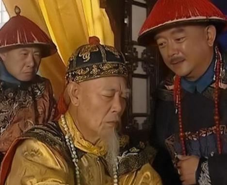 1799年正月初三，89岁的乾隆刚闭眼，尸骨未寒，嘉庆就动手了。正月初四，撤掉和