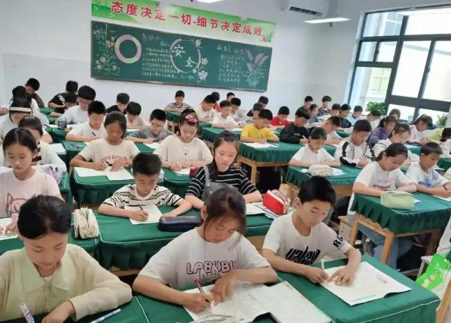 别再逼着孩子死磕题海了！国务院刚发的这份教育“十五五”规划，等于明牌告诉你：过去