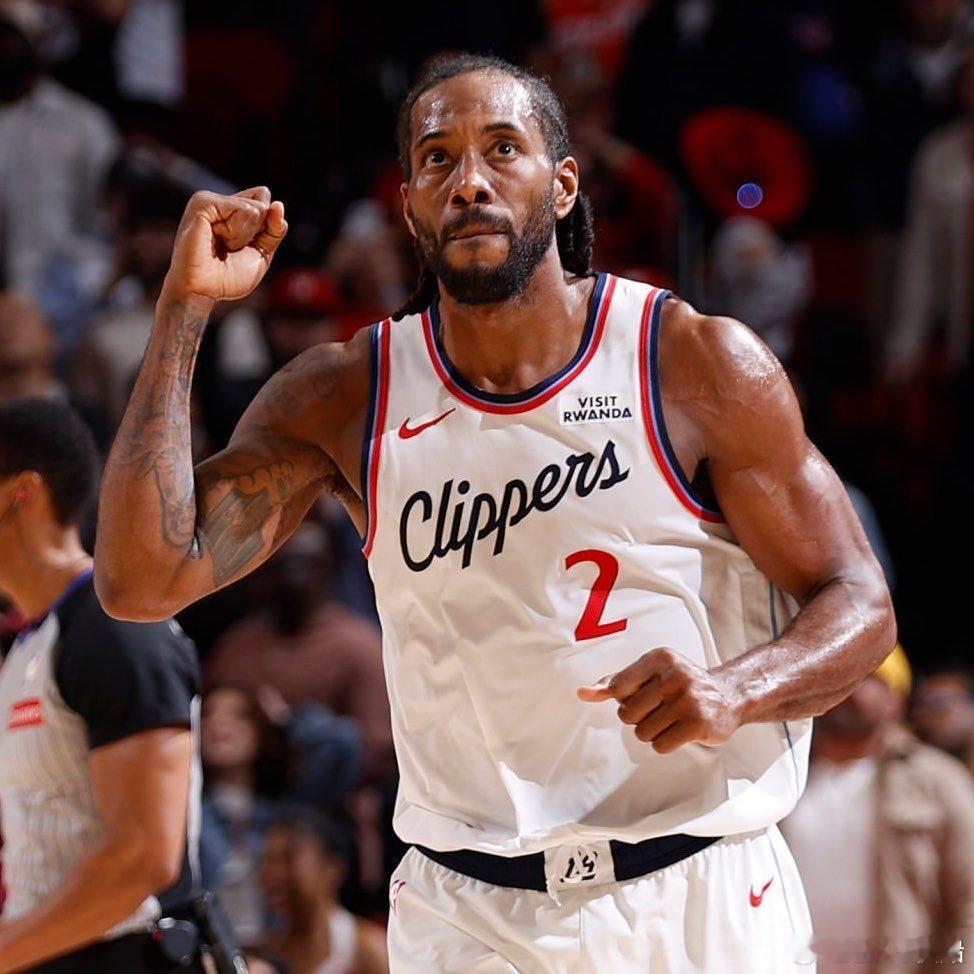 根据 BrettSiegel的说法，伦纳德的合同“不太可能”被作废。根据随队记者