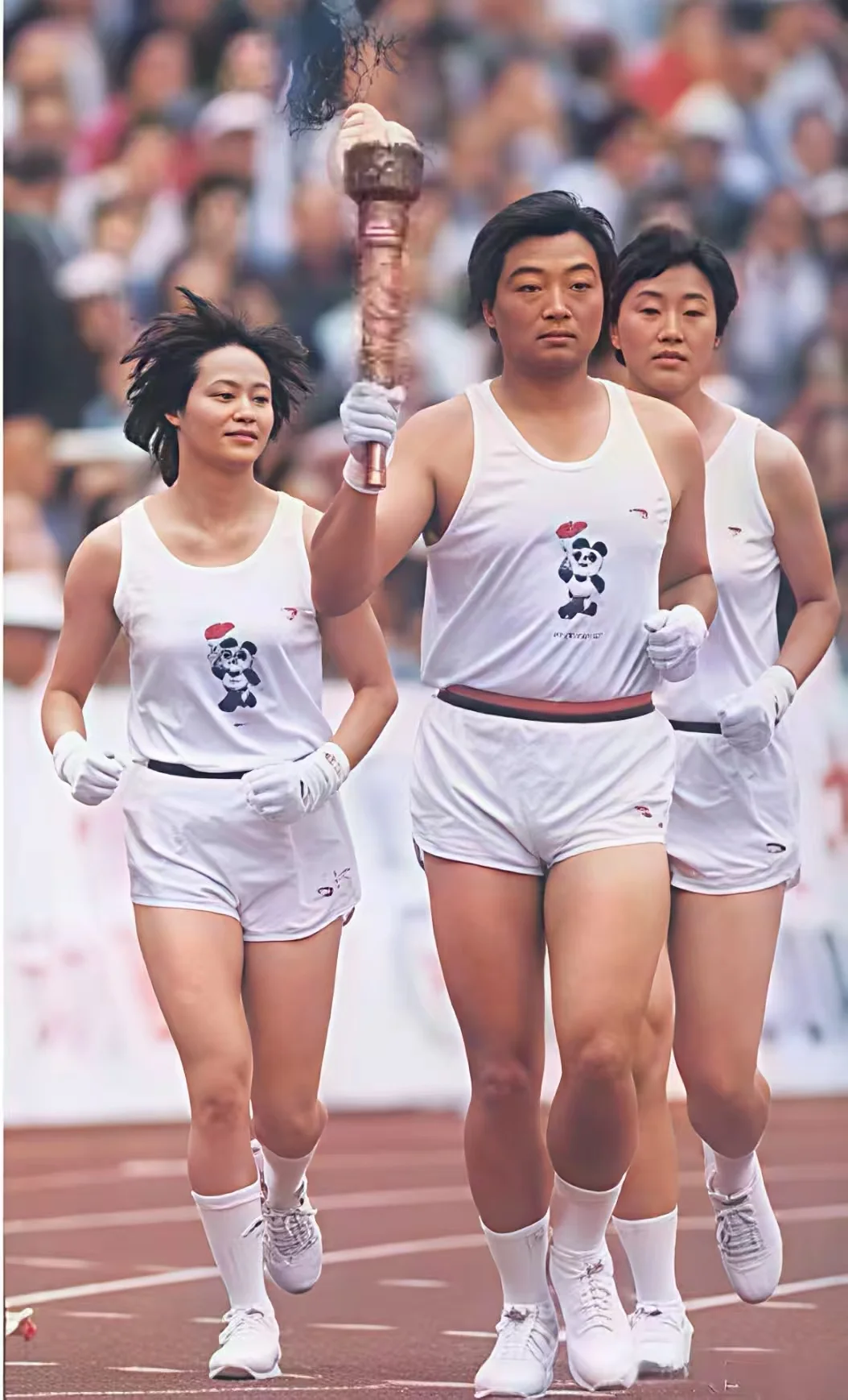 1990年9月22日下午16时52分左右，北京工人体育场，第十一届亚运会开幕式现