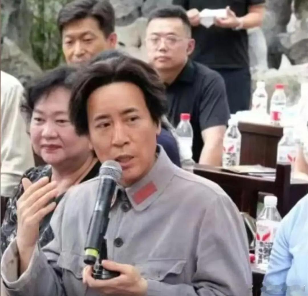 《伟大的长征》阵容：导演张永新，曾执导过觉醒年代。党史专家陈晋担任总编剧，问苍茫