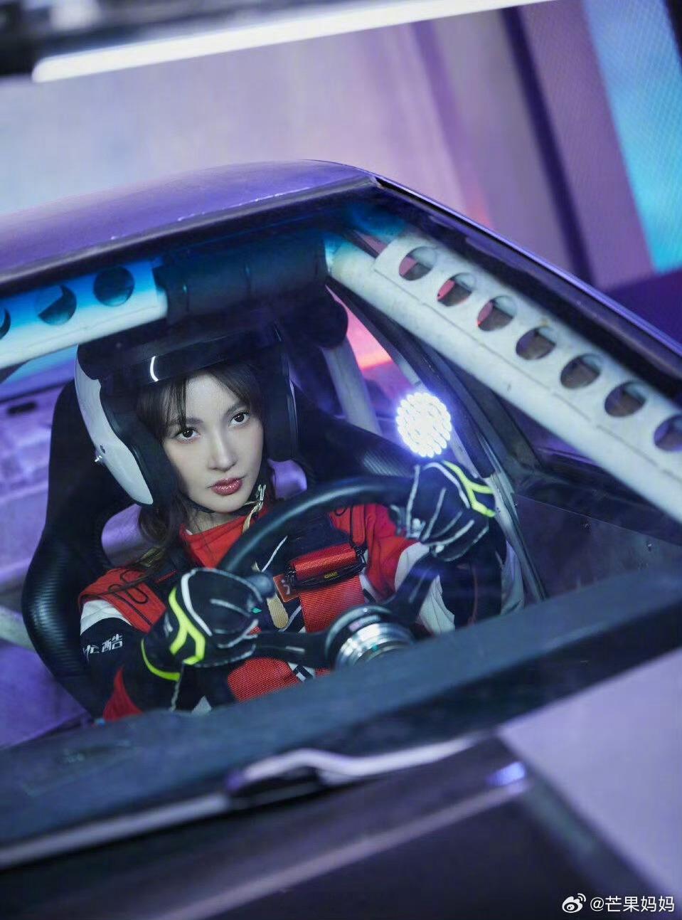 曝金晨交通事故监控截图 到底是什么情况，总之明星不仅要注意公众形象，还要注意驾驶