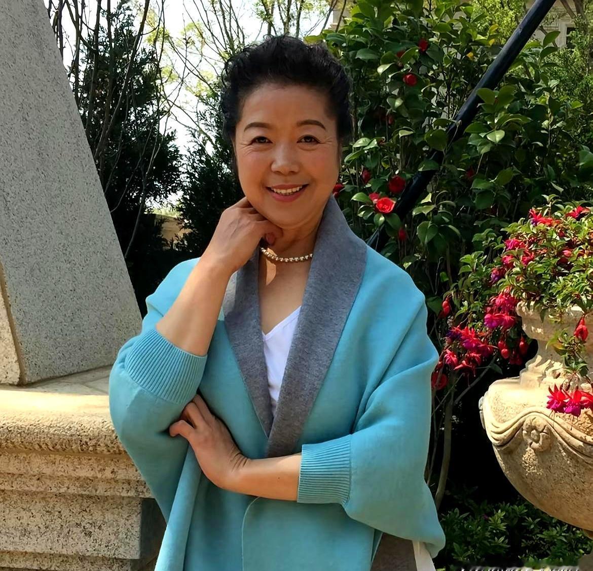 前几天刷到一条讣告，我愣了好一会儿，才反应过来：走的是吴艳杰，也就是很多人熟悉的