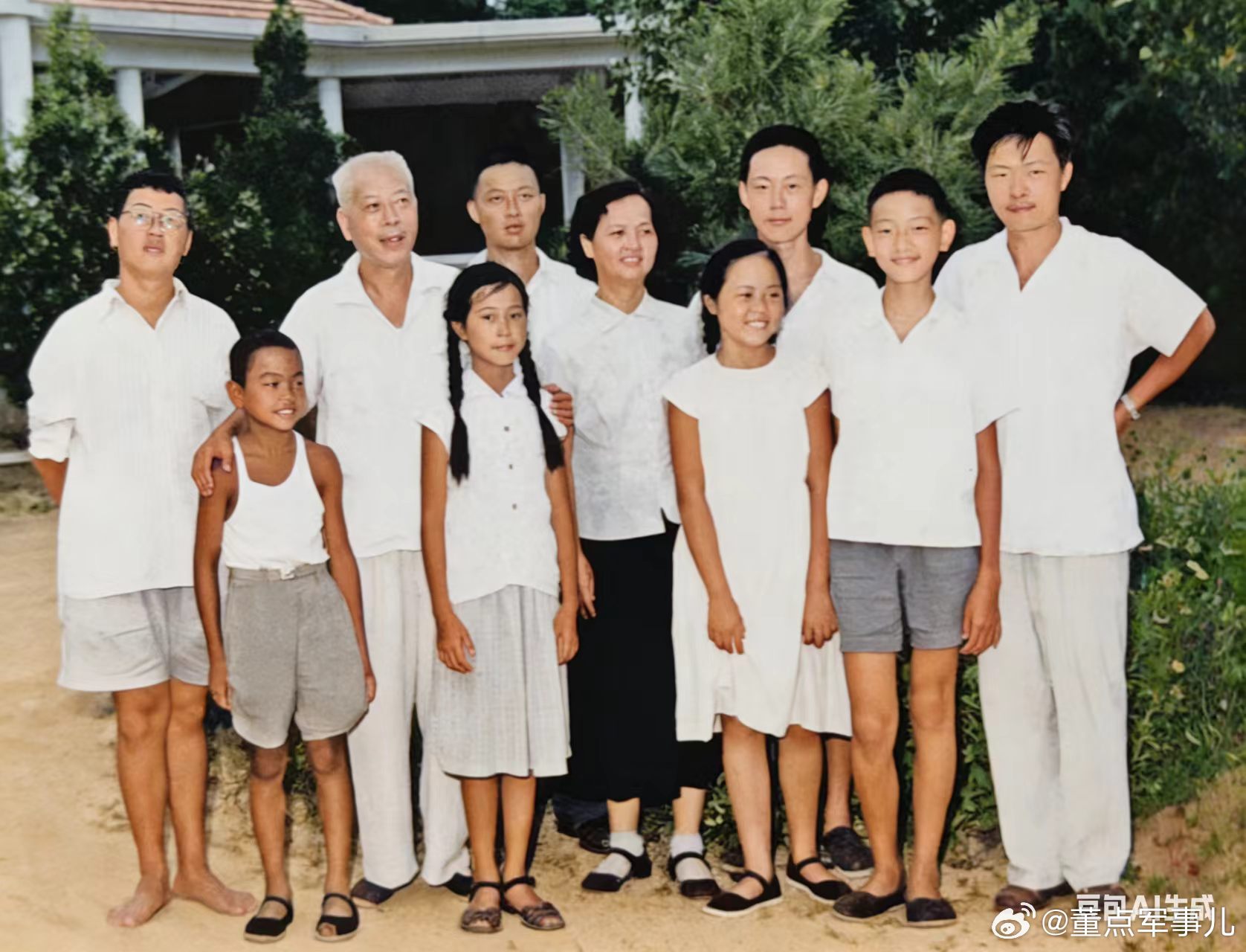 老首长家的“358旅”瞧这一大家子一一两位革命老人，育有六子二女。可谓人丁兴旺，