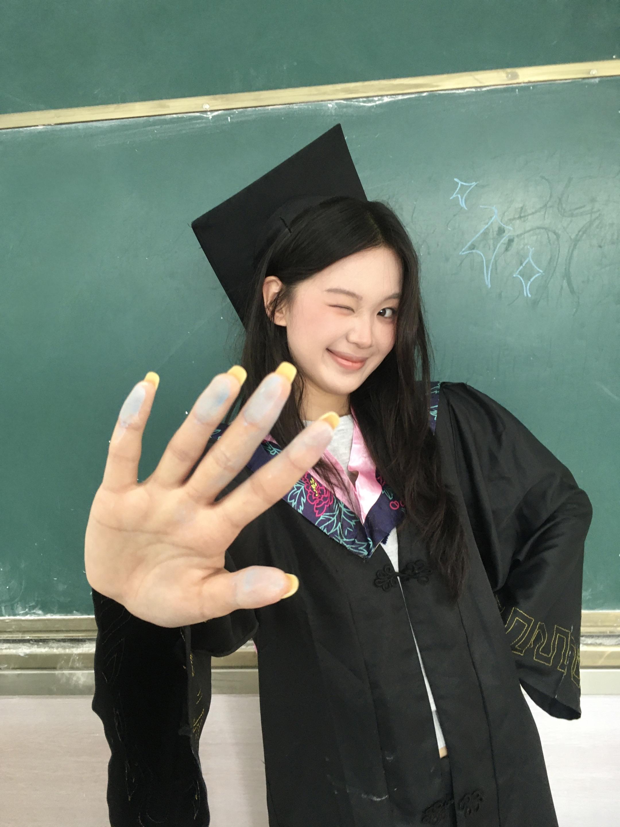 你哼着永远我和着不变 合唱一首五月份🎓