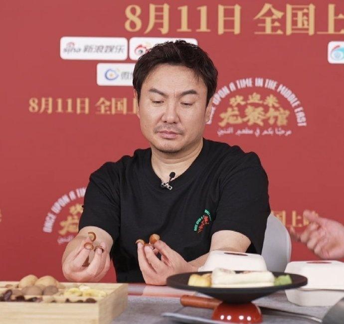 沈腾叔叔直播太欢乐了！美甲安排上，栗子色这品味也是没谁了，nice ​​​