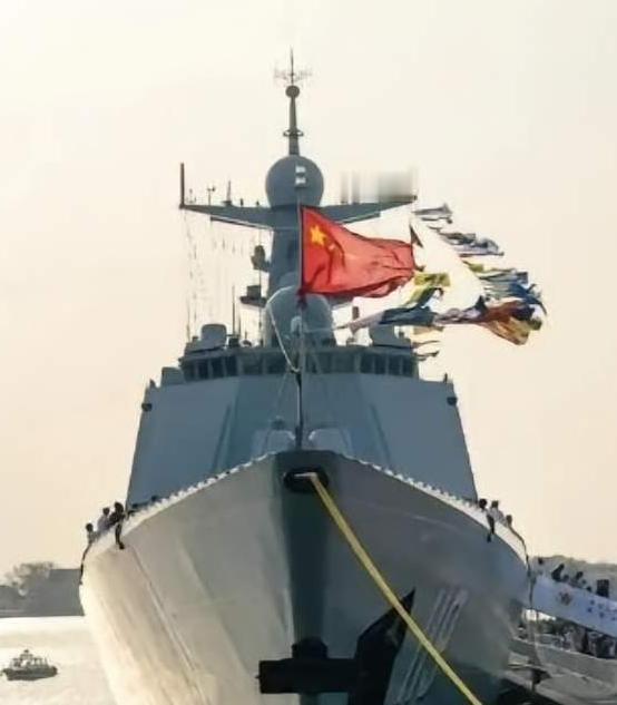 无论是中国的导弹，还是中国的航母，日本都不怕，日本怕的只有两点，一是中国的继续加