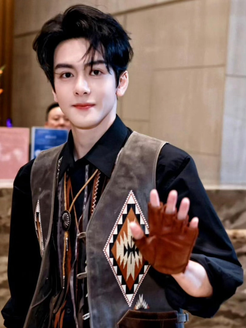 曾舜晞说孟子义长得像猴子你好星期六 曾舜晞你认真的吗？对着孟姐这张脸说像猴子？行