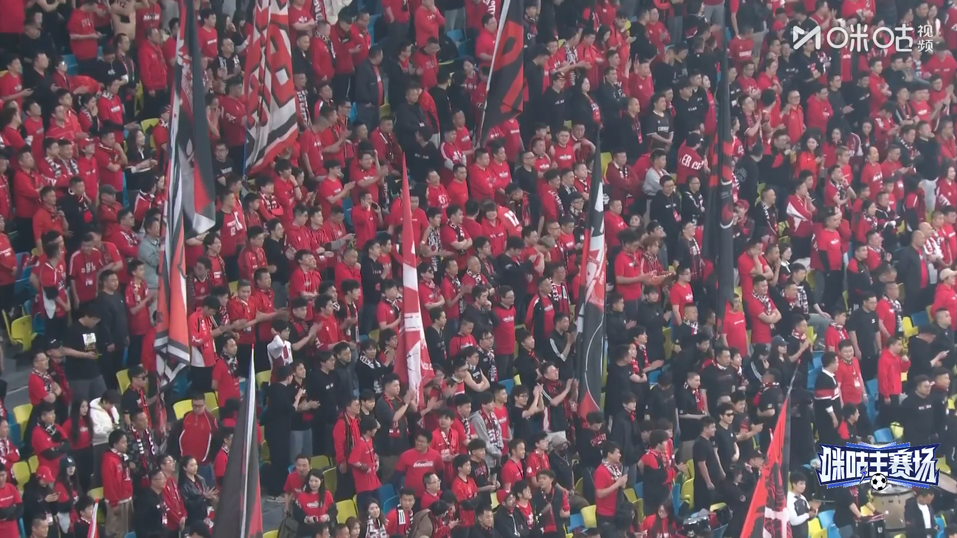 #中超揭幕战现场氛围火热#2026赛季中超揭幕战坐落在凤凰山球场，成都蓉城vs深