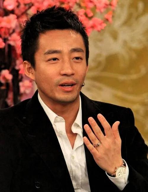 最近网上有人爆出大S的台北豪宅里被搬空了珠宝首饰，这事跟汪小菲有啥关系呢？原来他