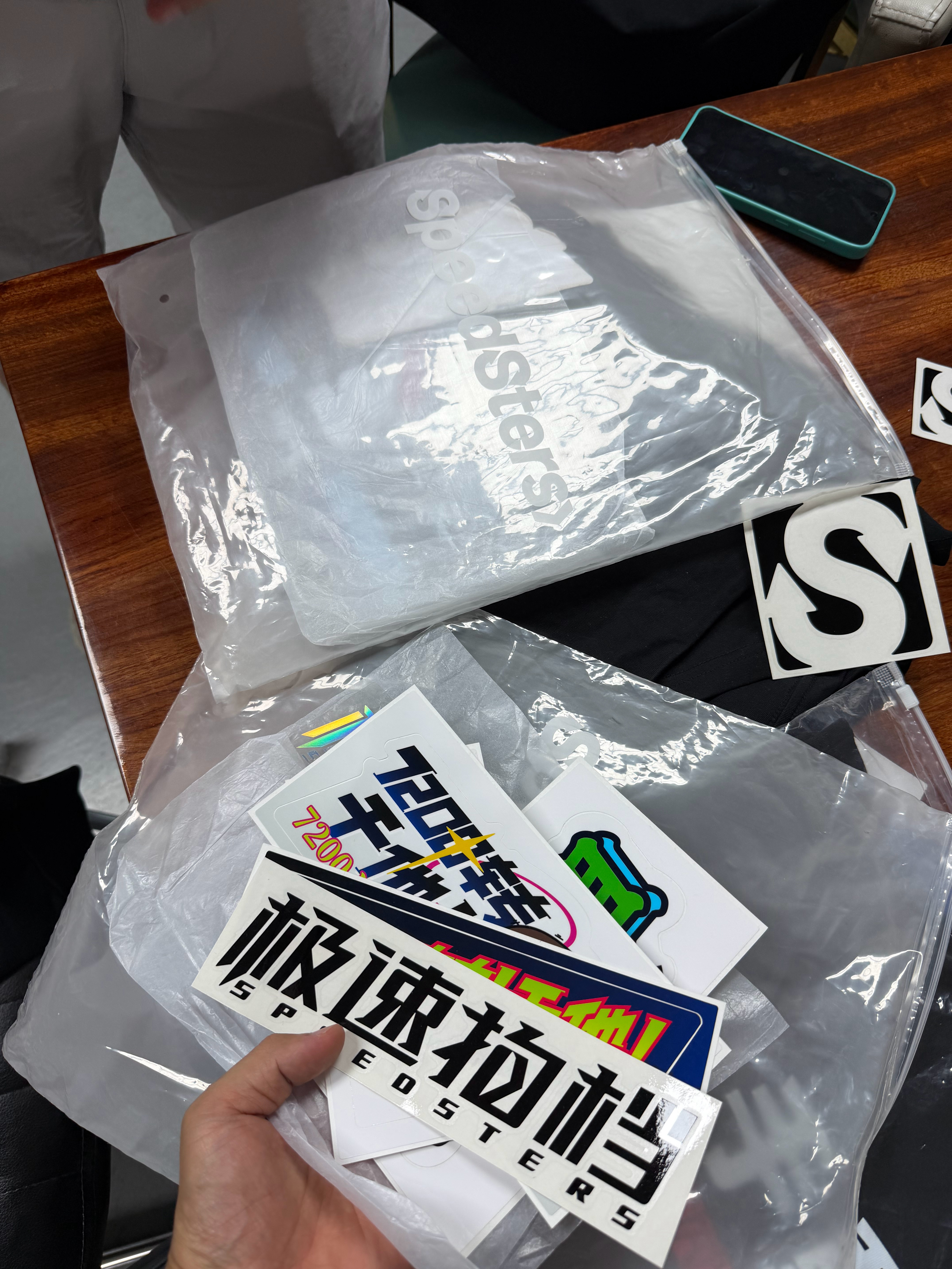 翻出了之前极速拍档送的衣服，嘿嘿嘿这贴纸呼应上了 天津·中国天津自由贸易试验区
