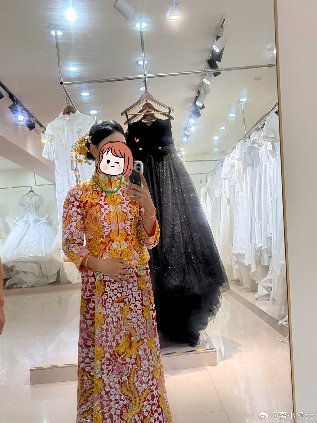 拍了一天婚纱👰，真是累成🐶了。回到家快八点了，老妈用昨天的剩菜煮了面条🍝，