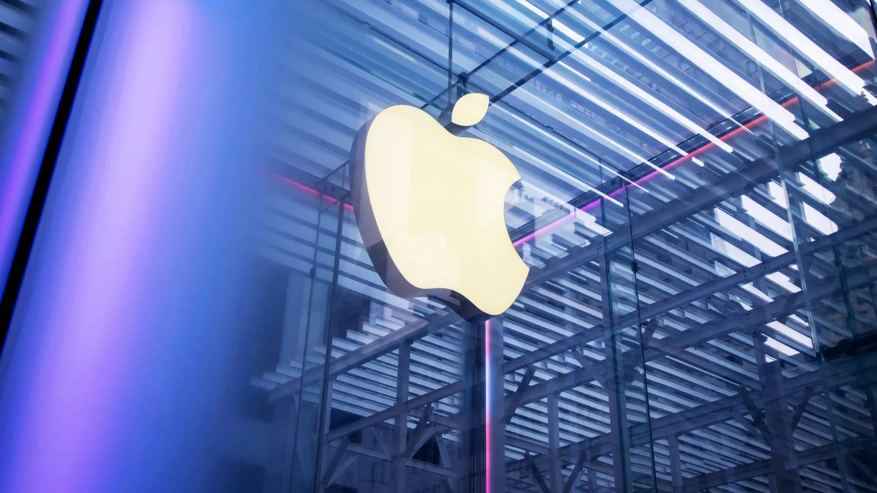 苹果的带摄像头用于 AI 的 AirPods 将于明年与第 20 周年纪念版iP