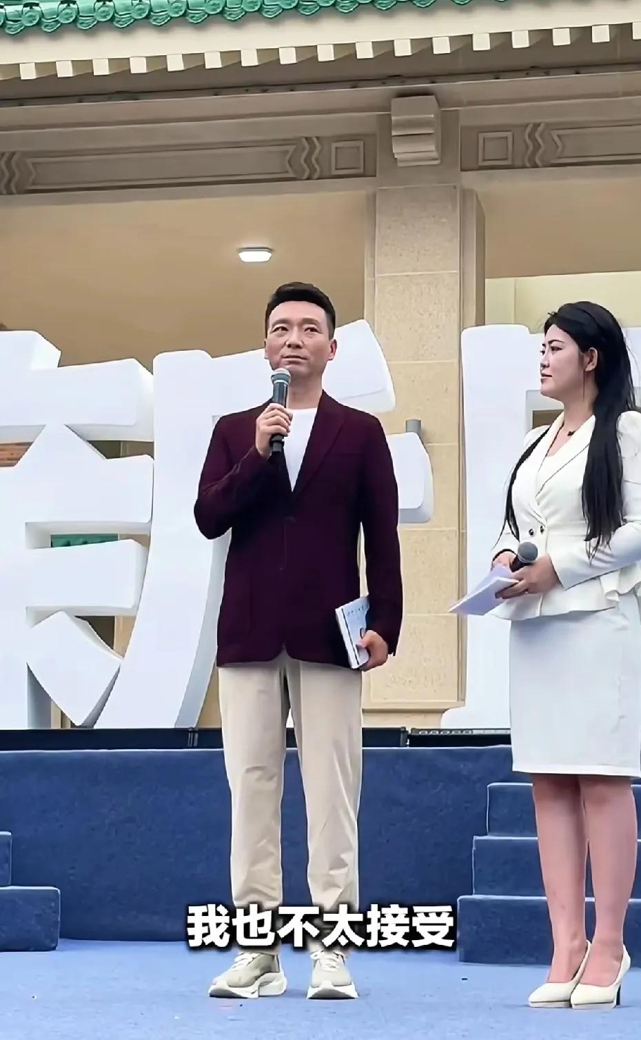 真的越来越不懂康辉了，正面回应为什么没生孩 子？关于孩子的问题，他出版的书，字里