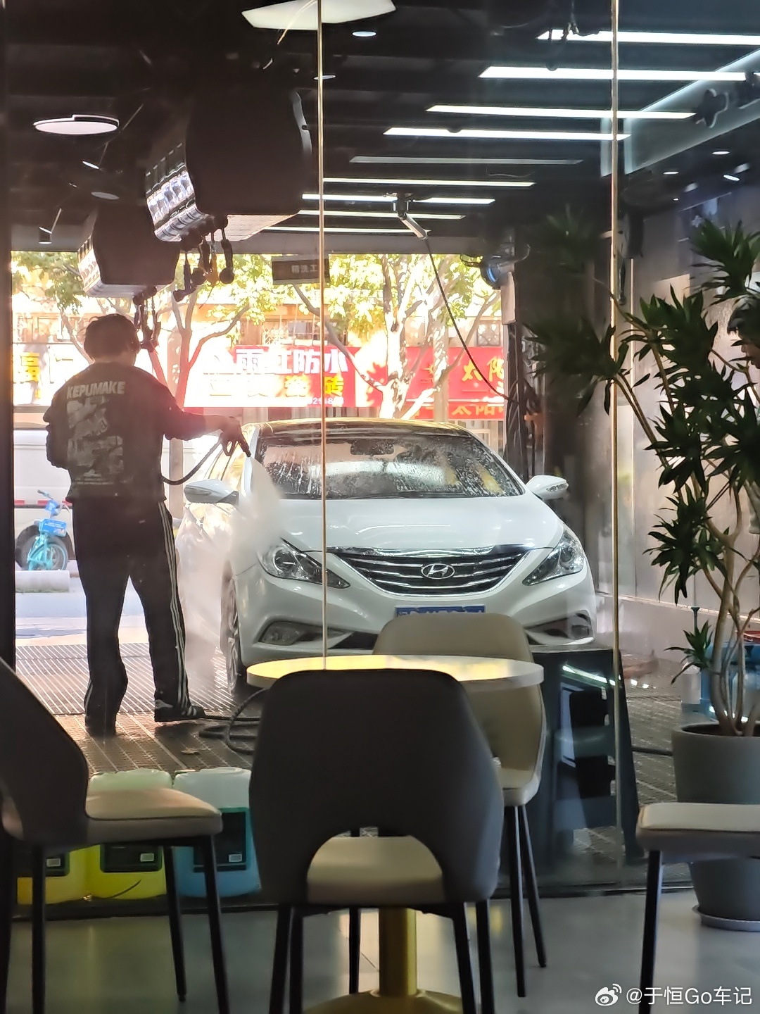 洗个车，一会客户从三明过来看！ 