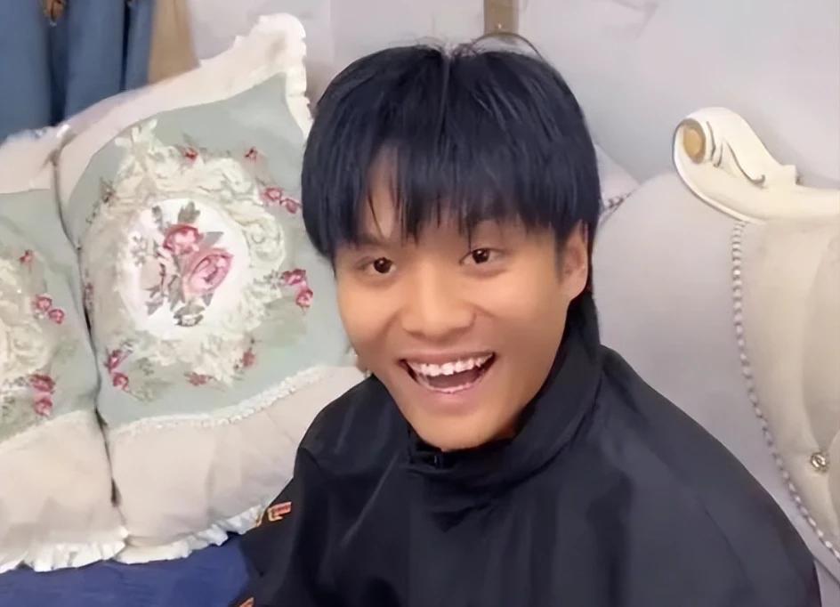 小杨哥这波是真的赚大了.....去东南亚吸粉了200万粉回来，第二站还要向马来西