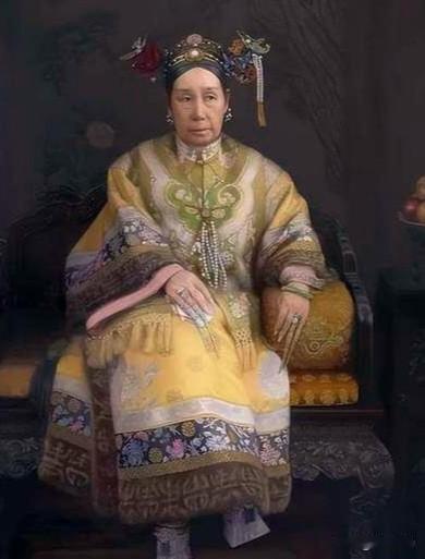 1900年，慈禧想废掉光绪，便对外声称光绪身体不好，欲立端郡王载漪之子溥儁为"大