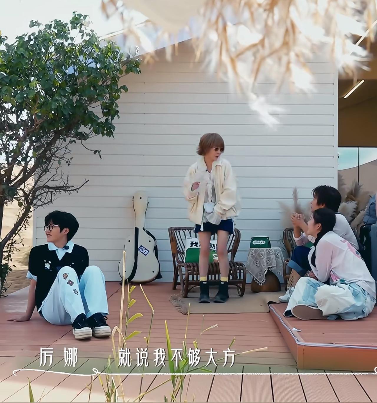许飞厉娜直面过往矛盾，对话张力拉满，一旁嘉宾都看呆了！
在综艺闲聊环节，许飞和厉