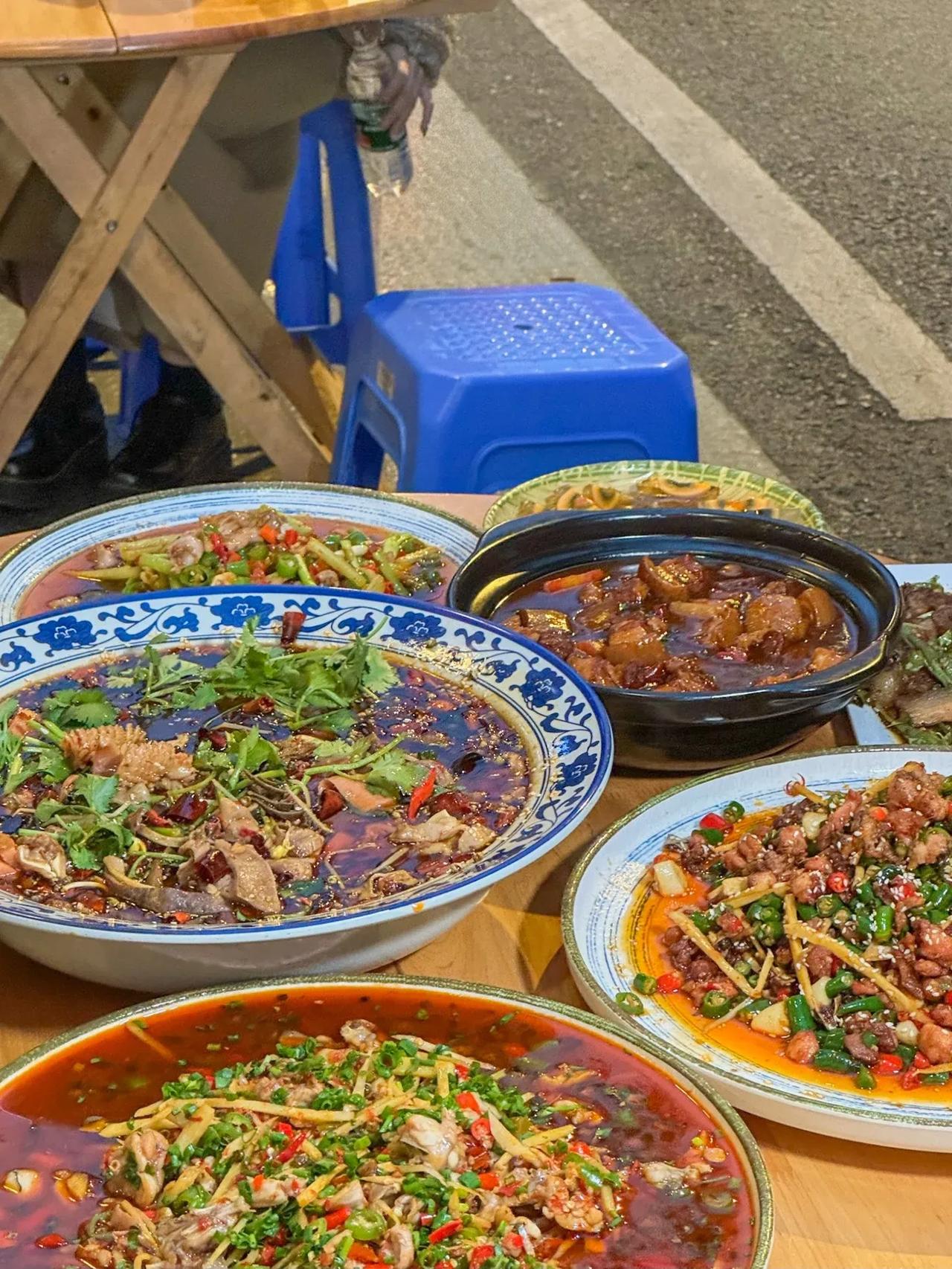 成都玉林！！！本地人推荐的苍蝇馆子江湖菜！

来成都玉林路一周吃两三次的江湖菜！